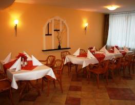 KRAKUS hotelli Krakova majoitus ravintola loma vesipuisto Krakovassa